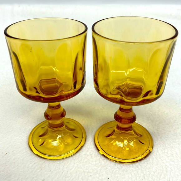 Vintage pair of amber “Kings Crown” small goblets by HAZEL ATLAS - Picture 1 of 5